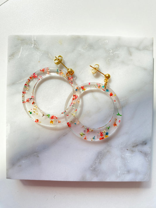 Flower resin oorbellen